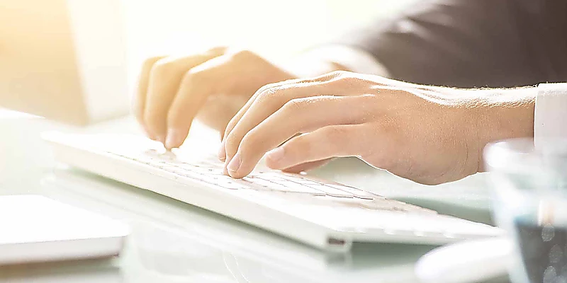 Digitale Unternehmensberatung und Büroarbeit am Computer